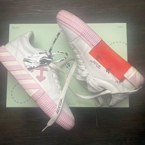 Off-White Low Vulcanized Canvas White/Pink Tennis shoes